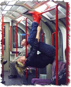 Loira trepando no metrô