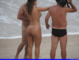 mulher samambia (daniele souza) pelada na praia de nudismo
